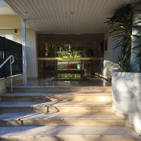 Centre De Апартаменты Канны